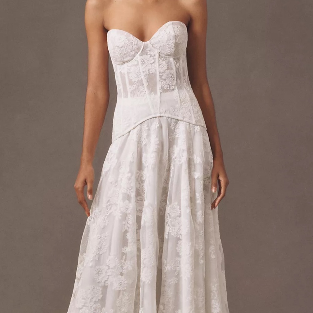 V. Chapman Cream Strapless Sweetheart Gown
